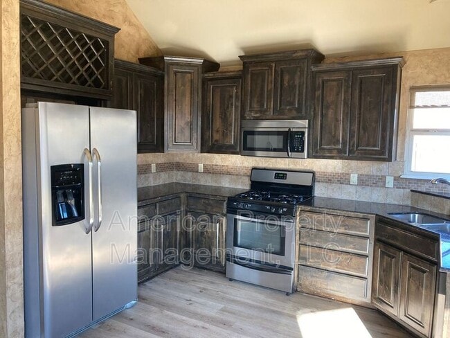 Building Photo - 15609 S Broadway St