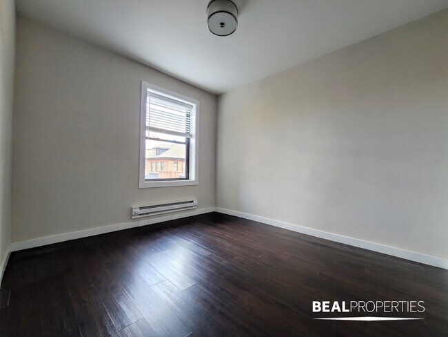 Building Photo - 2422 N Kedzie Blvd