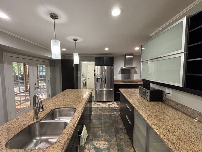 Building Photo - 5327 Chantilly Ln