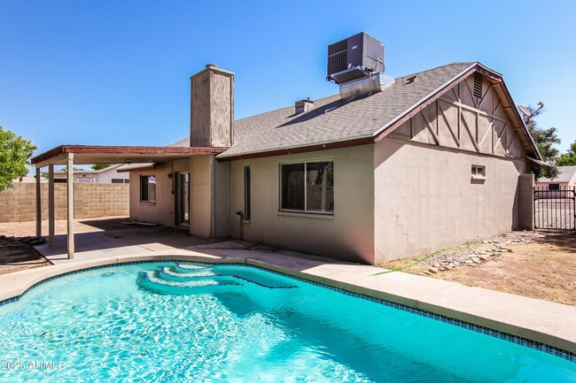 Building Photo - 16422 N 66th Dr