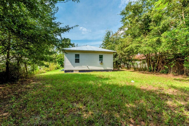 Building Photo - JUST REDUCED!!! 2 bed/1 bath, single-famil...