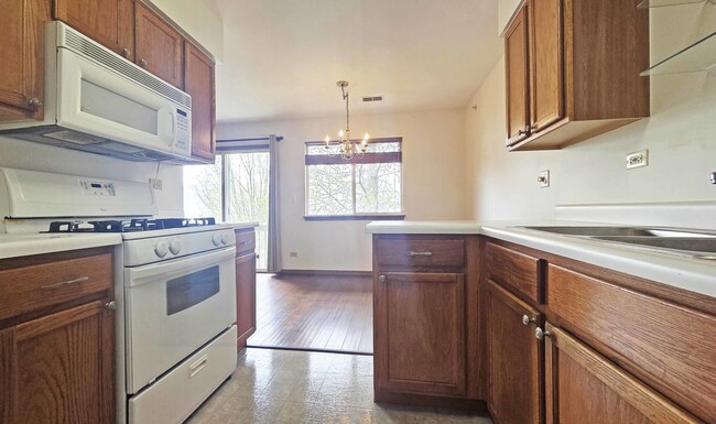 Building Photo - 614 E Whispering Oaks Ct