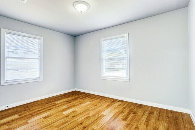 Building Photo - 1706 3rd Ave N