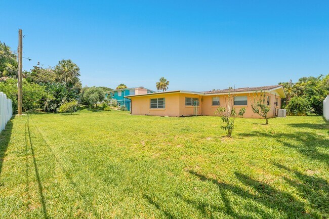 Building Photo - Beachside Ormond Beach Home