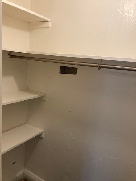 Building Photo - 600 Broad St