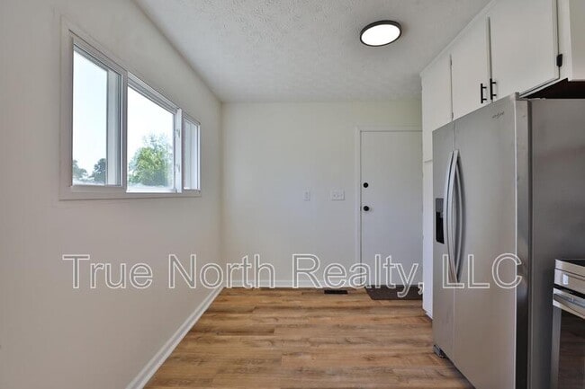 Building Photo - 601 Daventry Ln