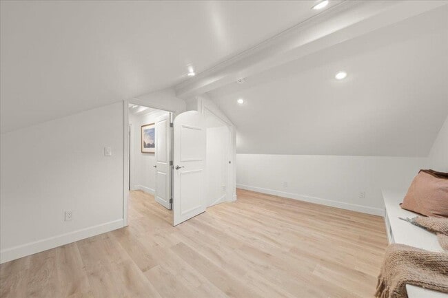 Building Photo - 272 Clay St