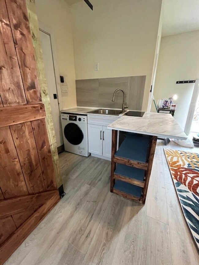 Building Photo - 507 NE 34th St