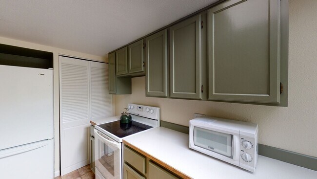 Building Photo - May Valley Road business opportunity available - 2 bedroom 1 bath home with carport & office and ...