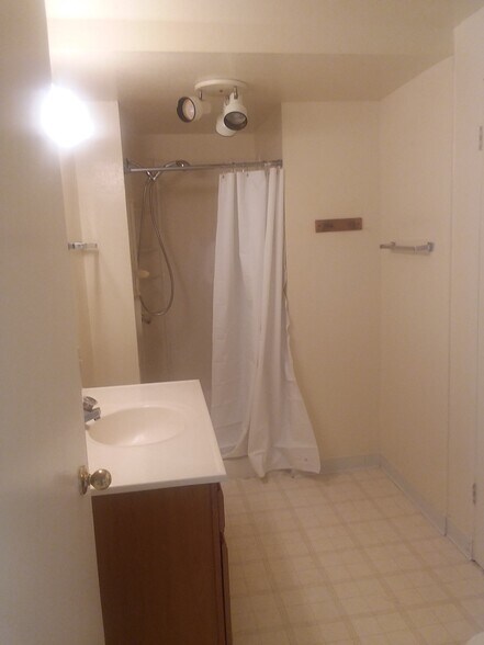 Building Photo - 322 Market St