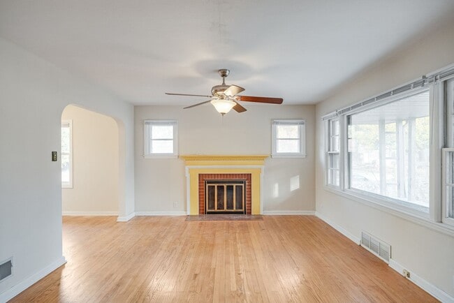 Building Photo - Charming 2-Bedroom Home with Bonus Space &...