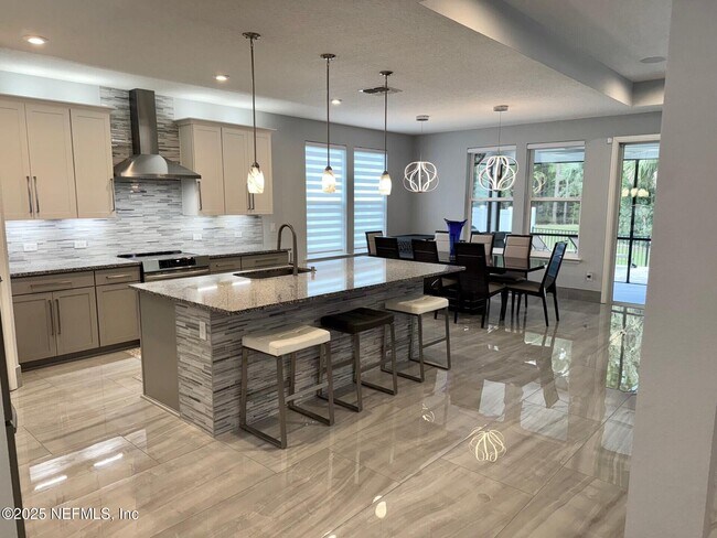 Building Photo - 163 Pine Forest Ct