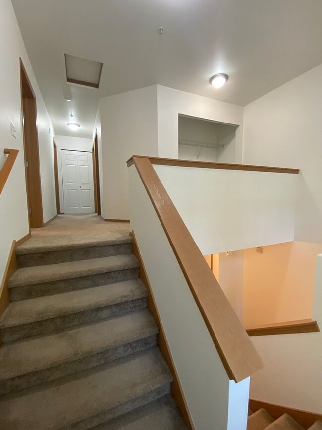Building Photo - 3.bd/2.5ba Townhouse in Puyallup