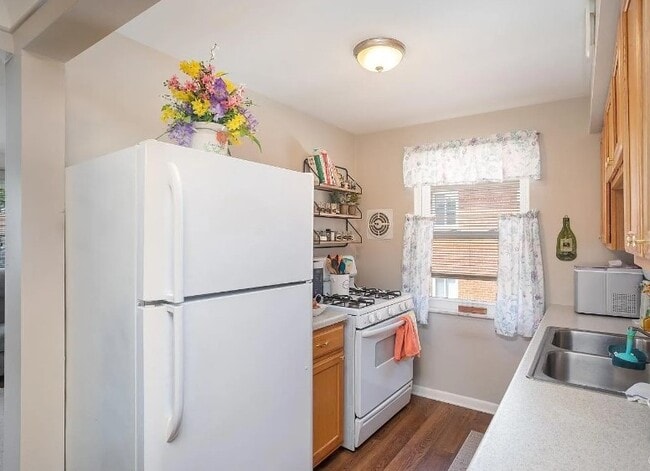 Building Photo - 3178 Blueacres Dr