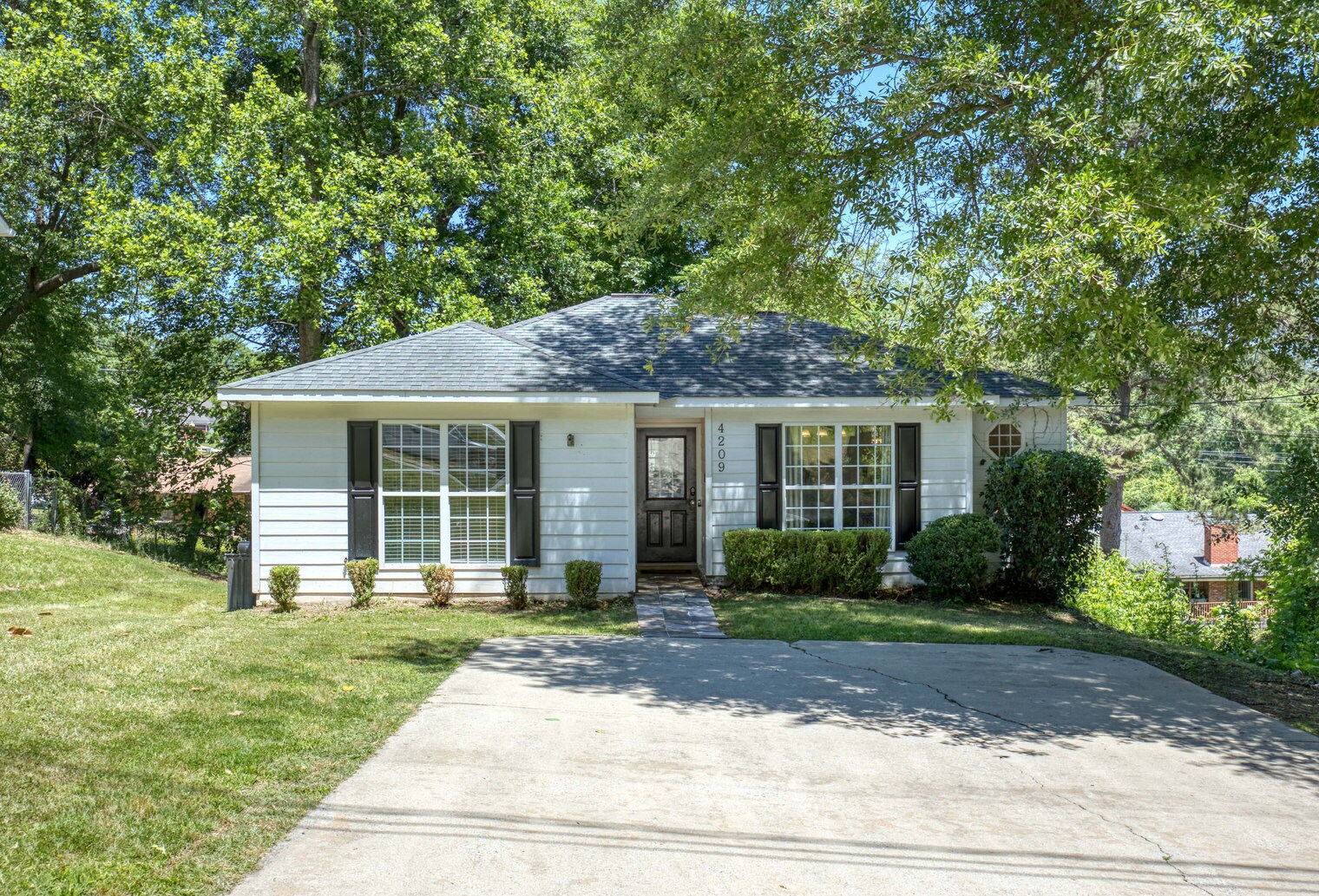 Building Photo - 4209 King Arthur Pl