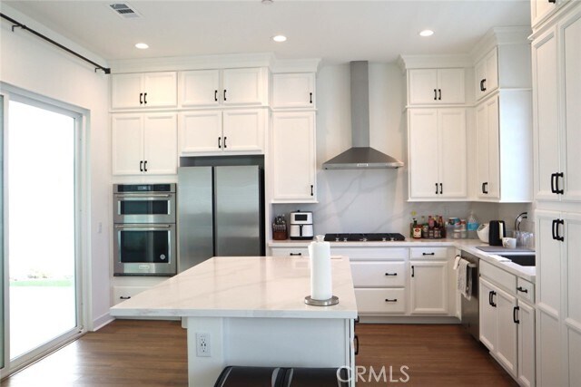 Building Photo - 476 Chorus
