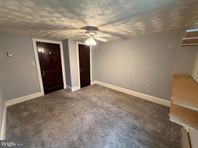 Building Photo - 300 S Cedar Ln