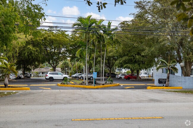 Entrance - Palmetto Tower Apartments