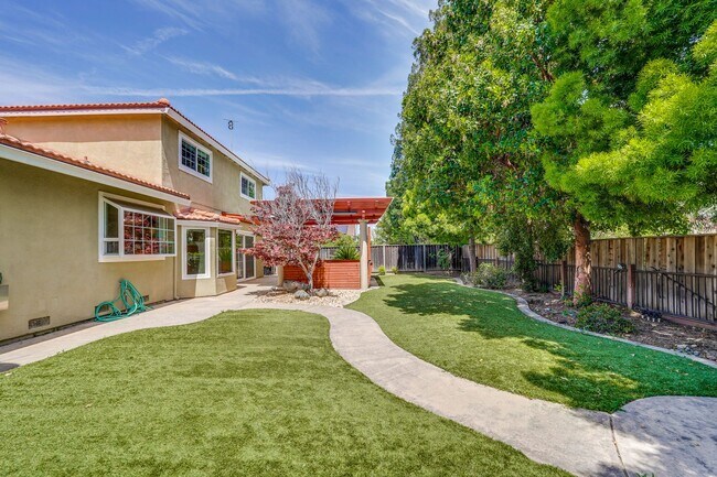 Building Photo - Spacious 3-Bed Almaden Valley Home with Bo...