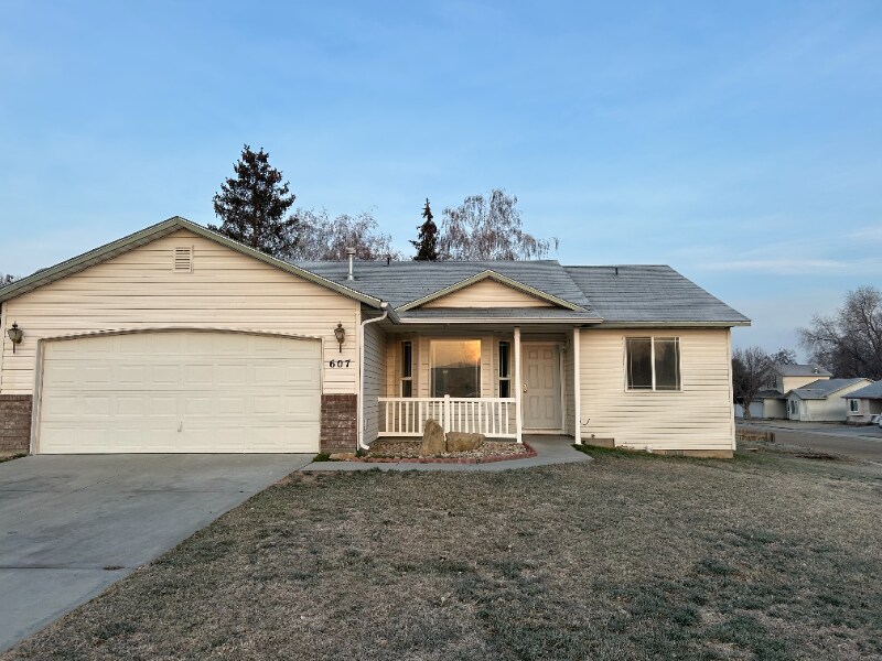 Building Photo - 607 Meadowbrook Dr