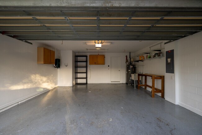 Building Photo - 1100 W 13th Square