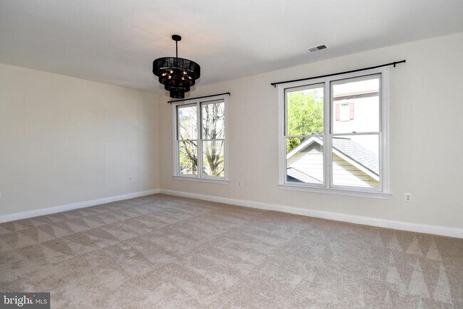 Building Photo - 301 Hillwood Ave