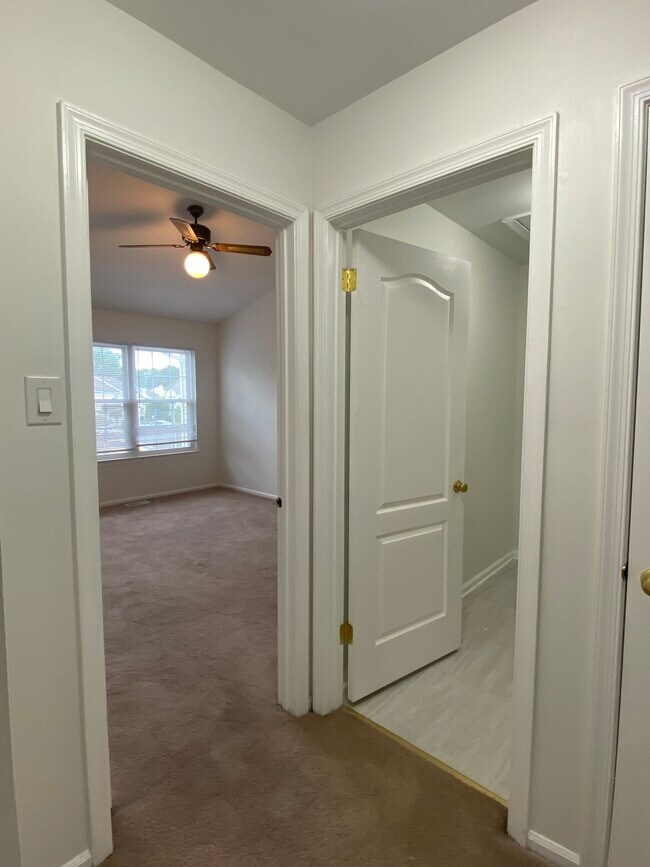 Building Photo - 6902 Colonial Ct