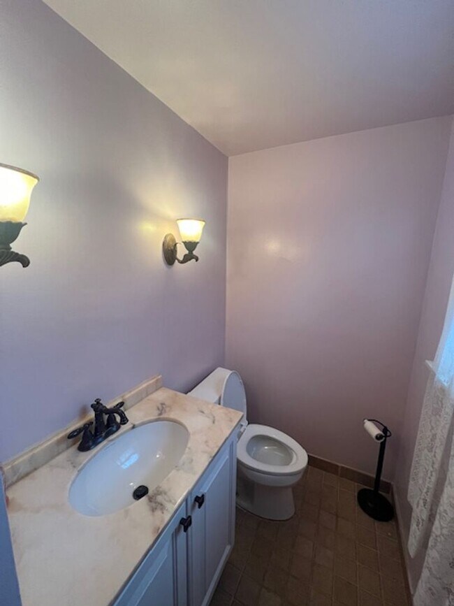 Building Photo - Beautiful Single Family Home in Fraser! AVAILABLE NOW!