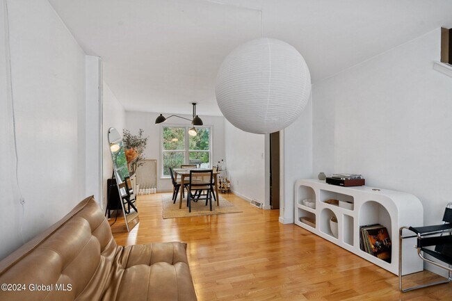 Building Photo - 9 Oxford Dr