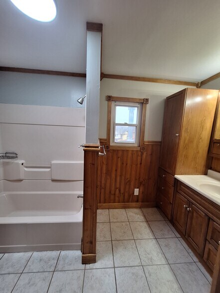 Building Photo - 308 2nd St