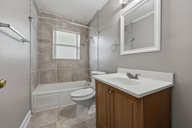 Building Photo - 18th St 1404***Hunter Ward