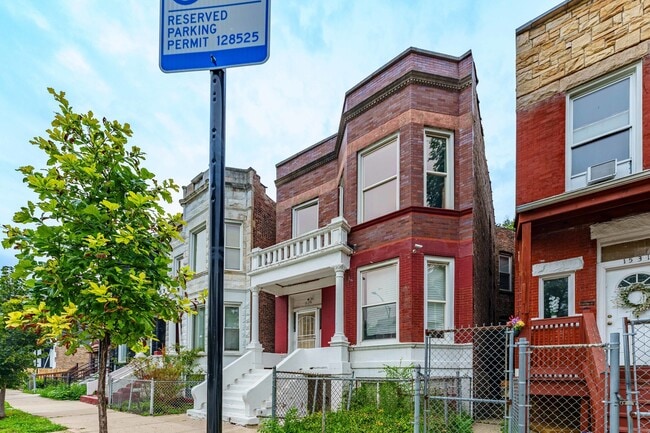 Building Photo - 1529 S Homan Ave