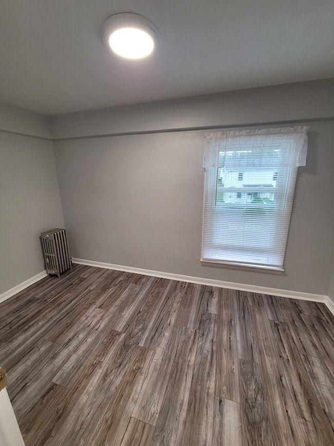 Building Photo - 21 Cook St