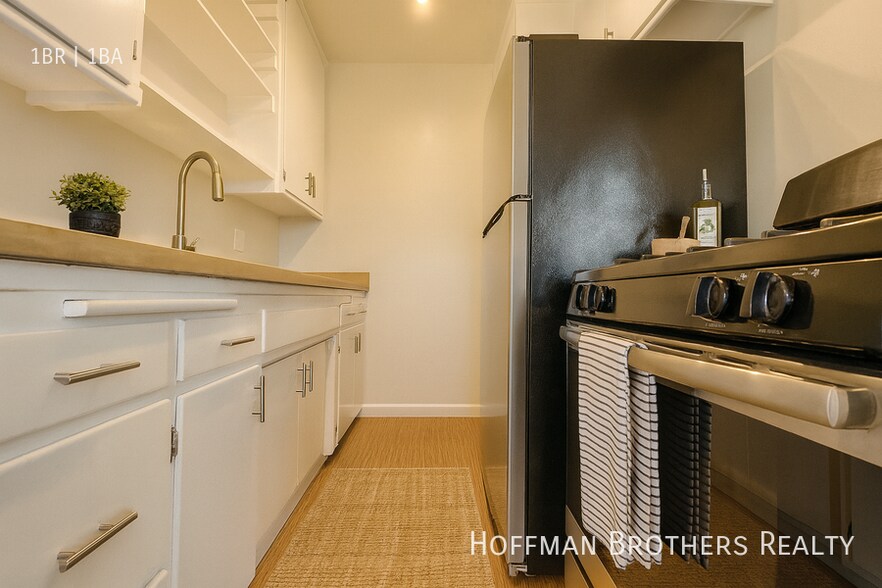 Building Photo - 3005 Normandie Ave