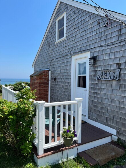 Side deck - 9 Charlotte St