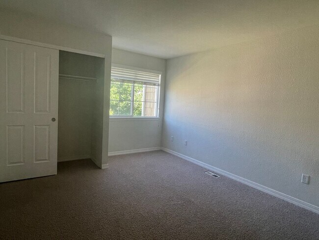 Building Photo - 805 Summer Hawk Dr