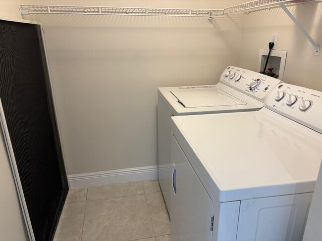 Building Photo - 1000 Scotia Dr