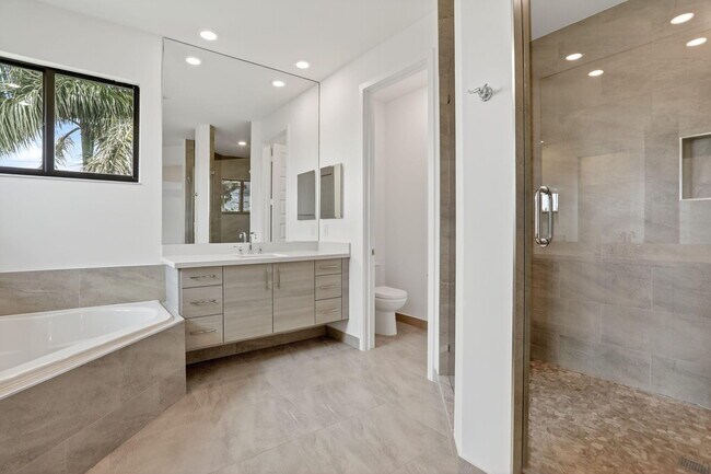 Building Photo - 10990 Oceano Wy