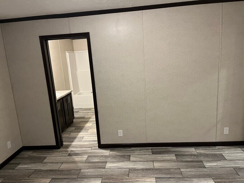 Building Photo - 6610 Lear Nagle Rd