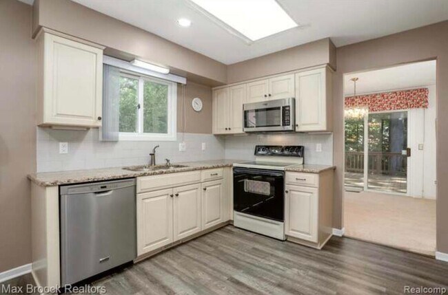 Building Photo - 6257 Gatewood