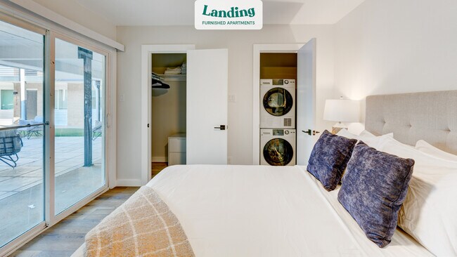 Building Photo - 425 N Rosemont Ave