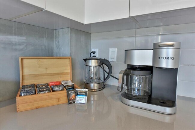 Building Photo - 302 SE Broadway St