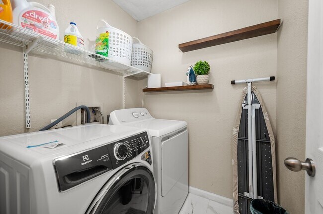 Building Photo - 2504 Ferguson Way