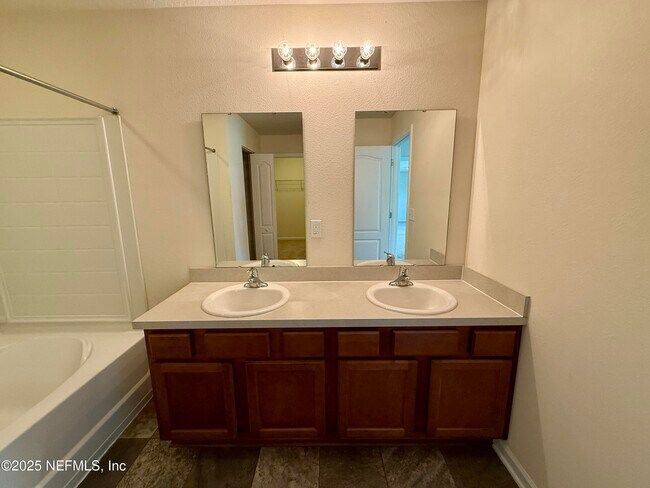 Building Photo - 3635 Summit Oaks Dr
