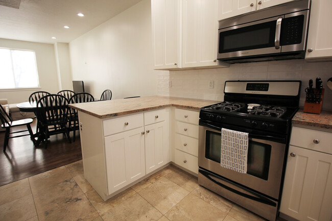 Building Photo - 625 E 200 S