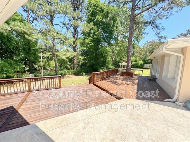 Building Photo - 847 Kell Aire Dr