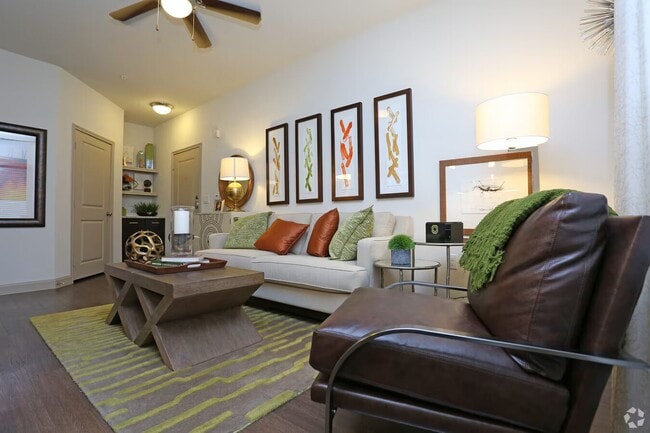 Building Photo - Stylish Space, Prime Location