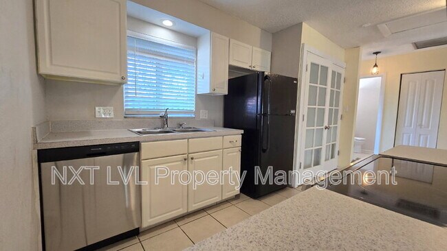 Building Photo - 4261 Island Cir