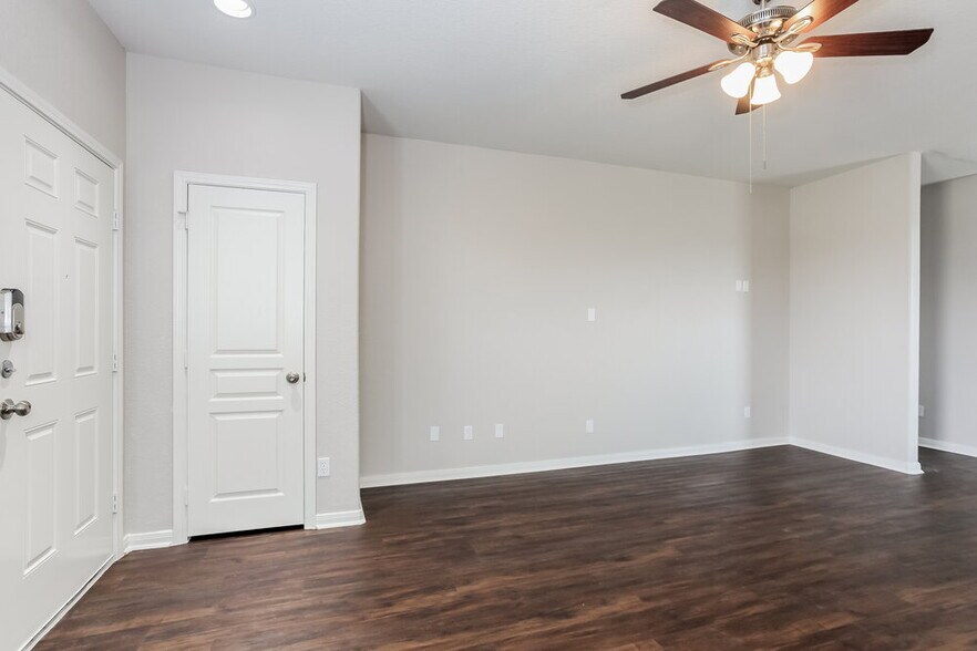 Building Photo - 6627 Dayridge Ln