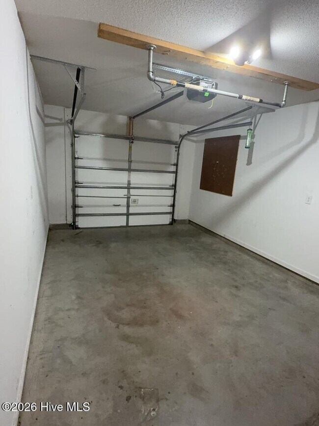 Building Photo - 160 Kelly Cir